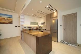 Brown Stone - Jumeirah Lake View Apartment in Dubai