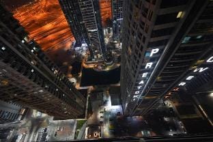 Brown Stone - Jumeirah Lake View Apartment in Dubai
