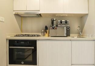 Brown Stone - Canal & City View Zada Apartment in Dubai