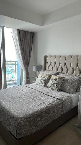 Azure w/ Parking space Vacation rental in Paranaque