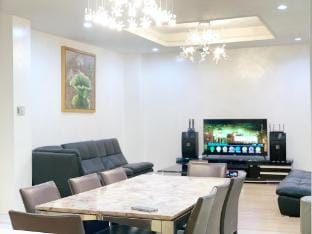 KOREGON REGENCY UNIT C 5 BEDROOM  Villa in Angeles