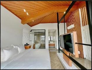 Rooster Villa BT12-27/5Br/Bay view, FLC Ha Long Villa in Laos