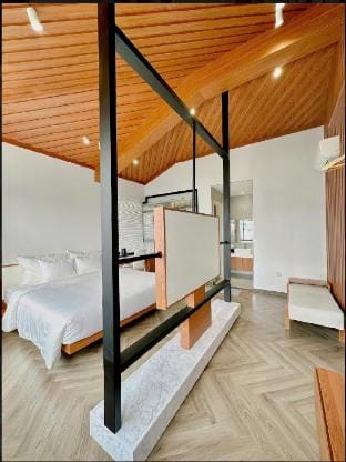 Rooster Villa BT12-27/5Br/Bay view, FLC Ha Long Villa in Laos