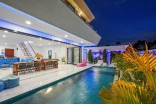 Large Luxury Modern Mansion Sleeps 8 up to 50 Villa in North Kuta