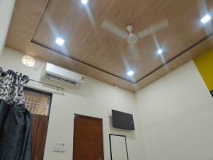Hari Sharnam Home Stay  Vacation rental in Uttar Pradesh