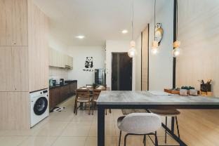 Molek Regency Studio ChicStay 4pax Bathtub Balcony Apartment in Johor Bahru