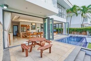 Happy Villa 3 bedrooms Vacation rental in Hoa Hai
