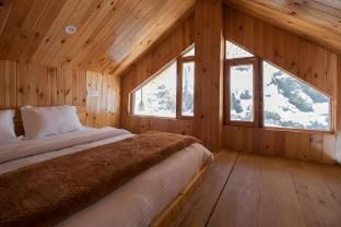 Entire Floor in Crystal Mountain Jibhi - Quad Room Vacation rental in Himachal Pradesh