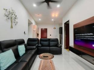 Danga Bay JB，HighFloor Beachfront Condo with 65"TV Vacation rental in Johor Bahru