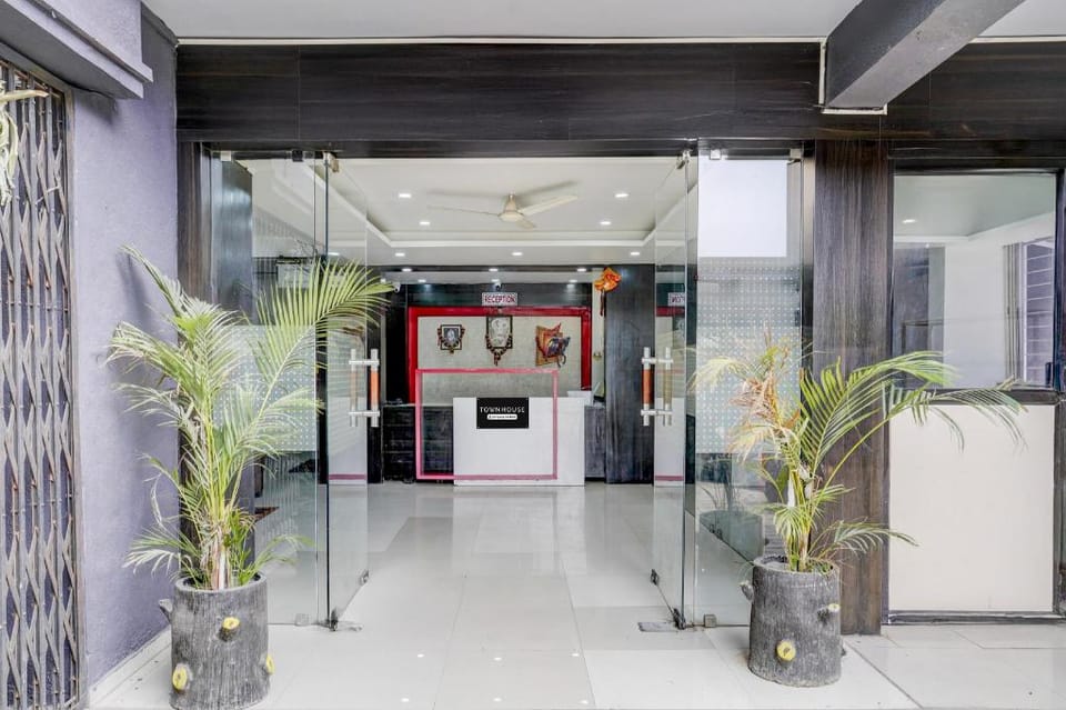 Super Townhouse Godavari Riverbank Formerly Shanti Datta Inn Hotel in Maharashtra