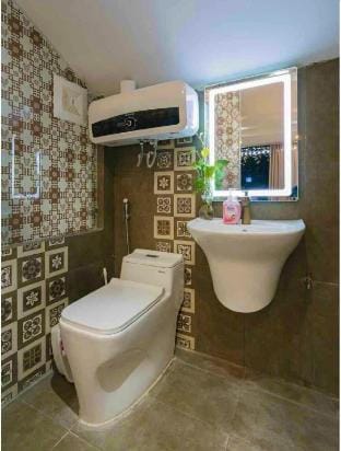 BIG PROMO ! 02 Bedrooms-Overlooking Hang Bo Str Vacation rental in Hanoi