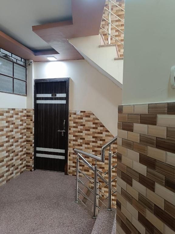 Goroomgo H.M International Nai Sarak Walkable from Gadowalia Varanasi Hotel in Varanasi