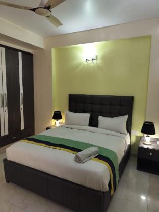 Divine India Service Apartment 3Bhk,J-171 Saket Apartment in New Delhi