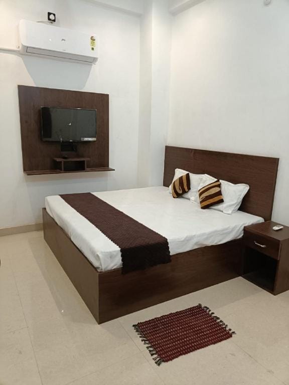 Goroomgo Aprana palace Near Ram Mandir Ayodhya Hotel in Uttar Pradesh