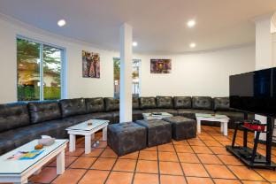 Huge luxury party pool villa 4BR 425sqm indoors Villa in Pattaya City