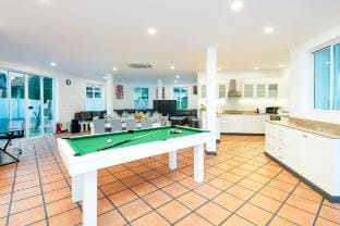 Huge luxury party pool villa 4BR 425sqm indoors Villa in Pattaya City