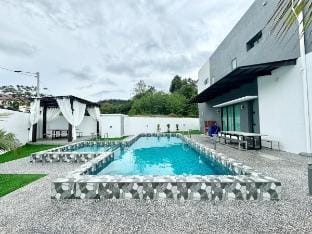 Luxury 5BR Home w/ Private Pool, 18Pax, Netflix Vacation rental in Kedah
