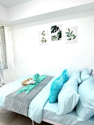 The Sunny Side 2BR with Pool and City View  Apartment in Pasay