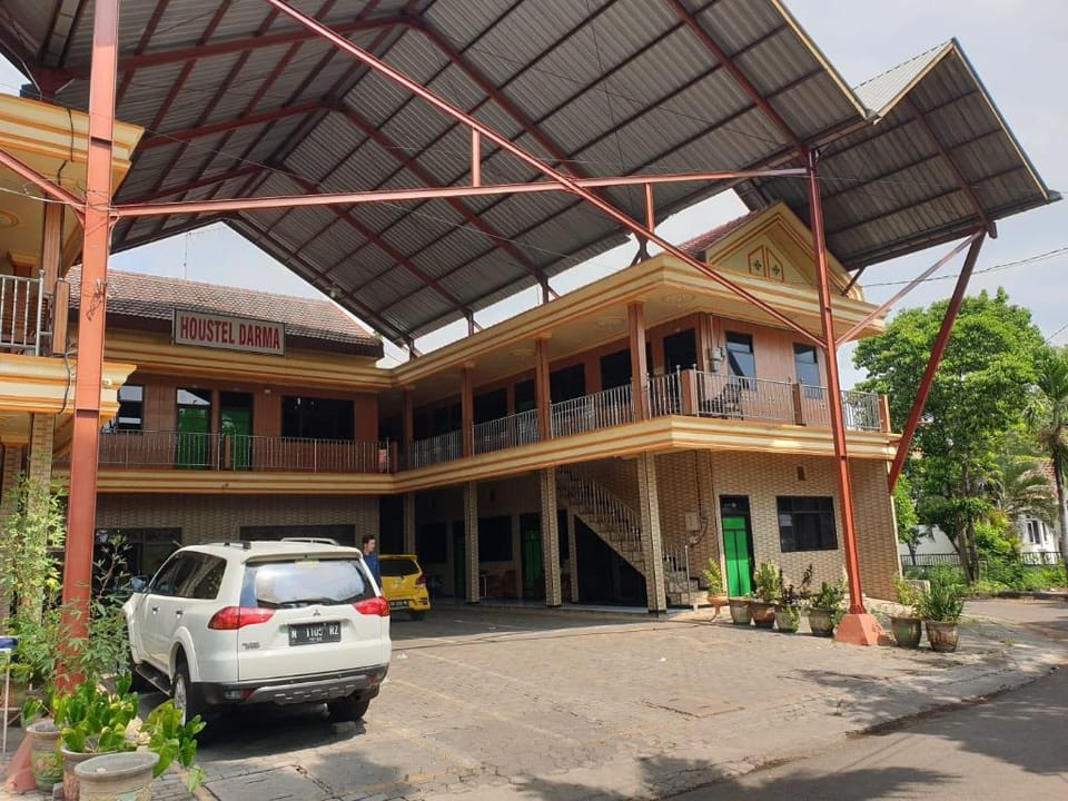 Hotel O Houstel Darma Syariah Hotel in East Java