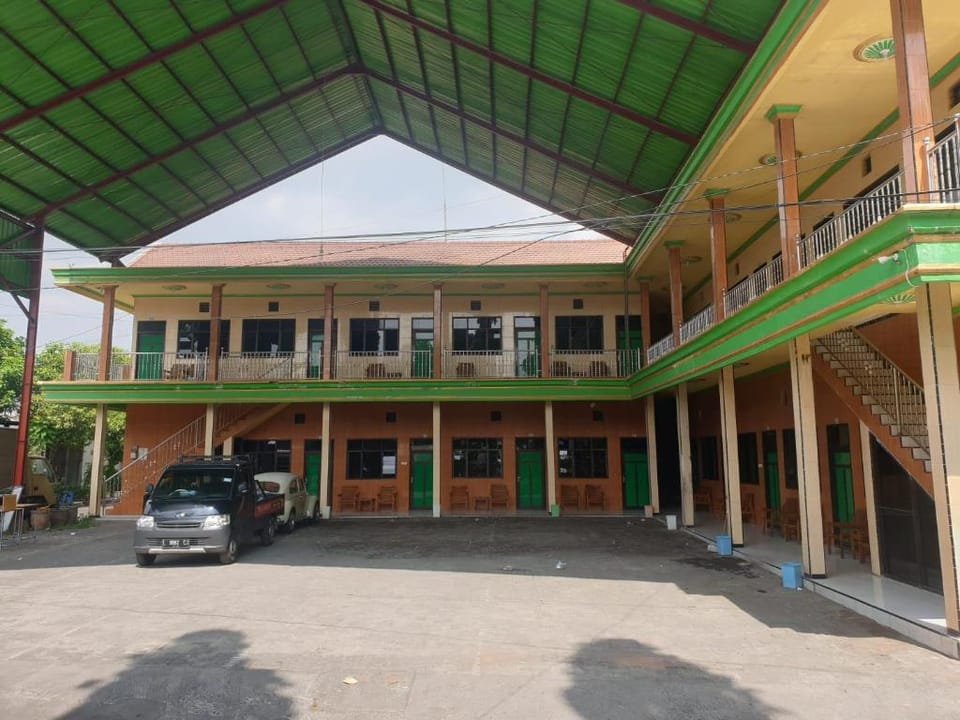 Hotel O Houstel Darma Syariah Hotel in East Java