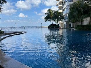 Astonishing Ocean View 4 Beds 3 Bath w/ Netflix Apartment in Johor Bahru
