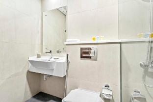 Silkhaus Modern Studio in Art Gardens| Pool & Gym Apartment in Dubai