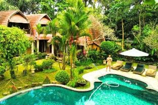 Entire House 3 BR with Private Pool w/ Huge Garden Villa in Sukawati