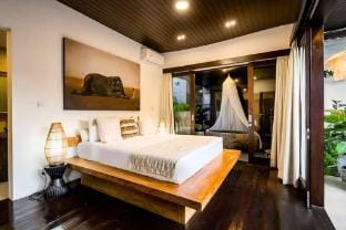 Modern 4BR Private Pool Villa in the heartSeminyak Villa in Kuta