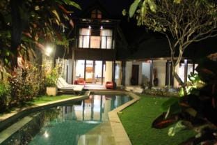 4 Bedroom Villa with private Pool Villa in Kuta