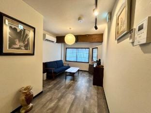 京町屋距东寺一分钟，全新房源！公交站一分钟 、超市一分钟。可步行至京都站！环境幽雅装修精致！ Vacation rental in Kyoto