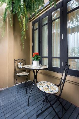 Mak Sukhumvit 15 Luxury 5 BR,FreePrivateVan pickup Vacation rental in Bangkok