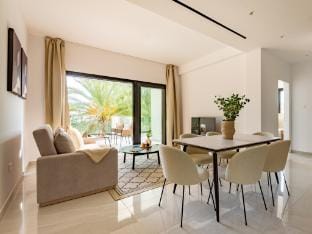Sanders Breeze - Great two-bedroom apartment with balcony Apartment in Germasogeia