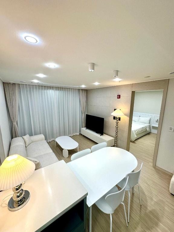 The November Stay Guri Station Branch Hotel in Seoul