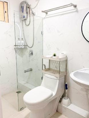 Cozy-Spacious 2Br Condotel w free wifi & Netflix Vacation rental in Pasig