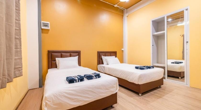 Queen On Street Guest House Apartment in Wichit