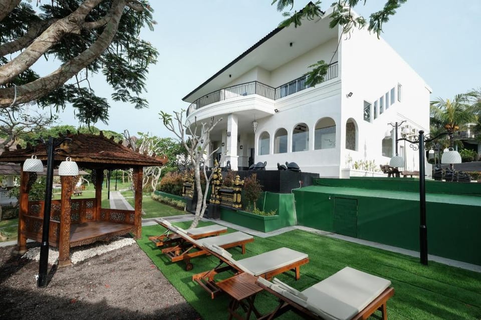 Flamingo Aquila Hotel in Bali
