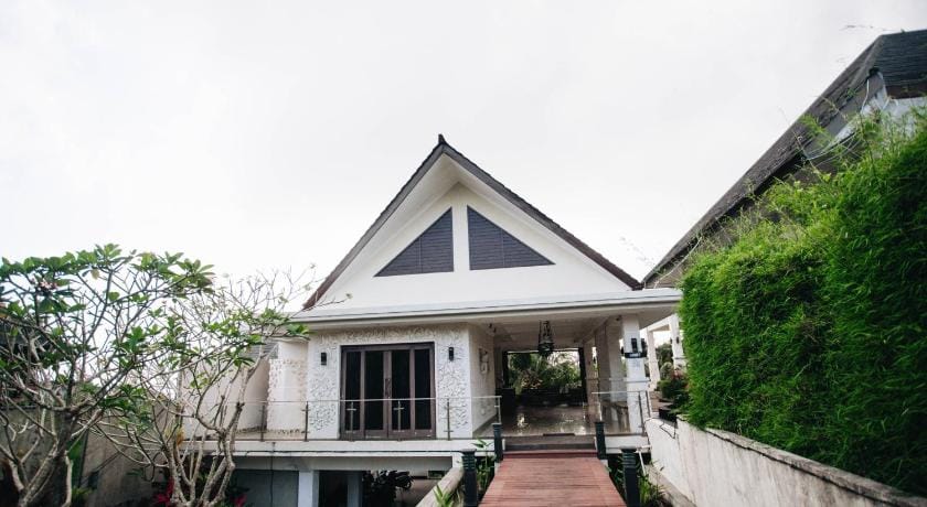 Flamingo Aquila Hotel in Bali