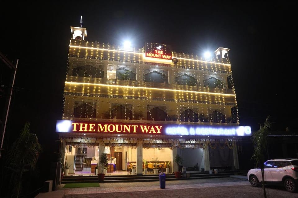 Hotel The Mountway Hotel in Udaipur