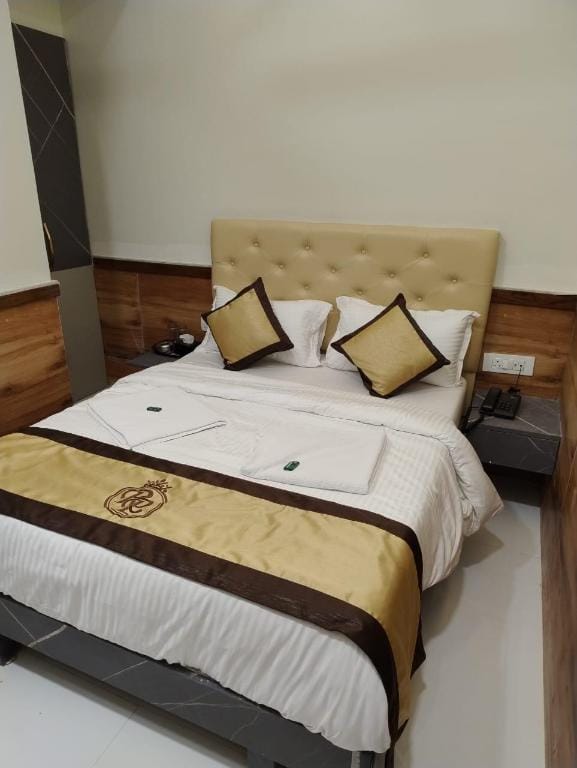 Hotel Royal Palace Hotel in Mumbai