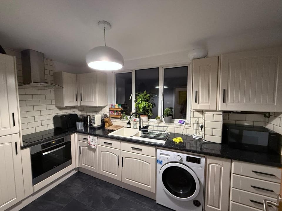 2 Bedroom entire Flat Near Luton Airport Hotel in Luton