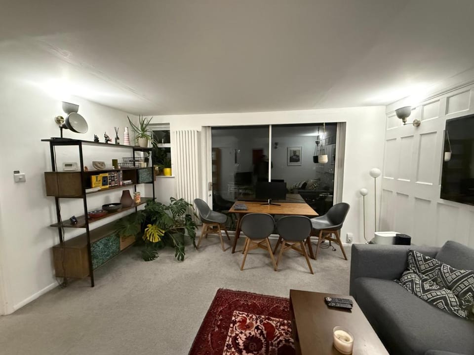 2 Bedroom entire Flat Near Luton Airport Hotel in Luton
