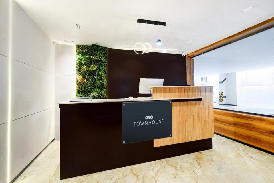 Super Townhouse Casa Grand Miyapur Hotel in Hyderabad