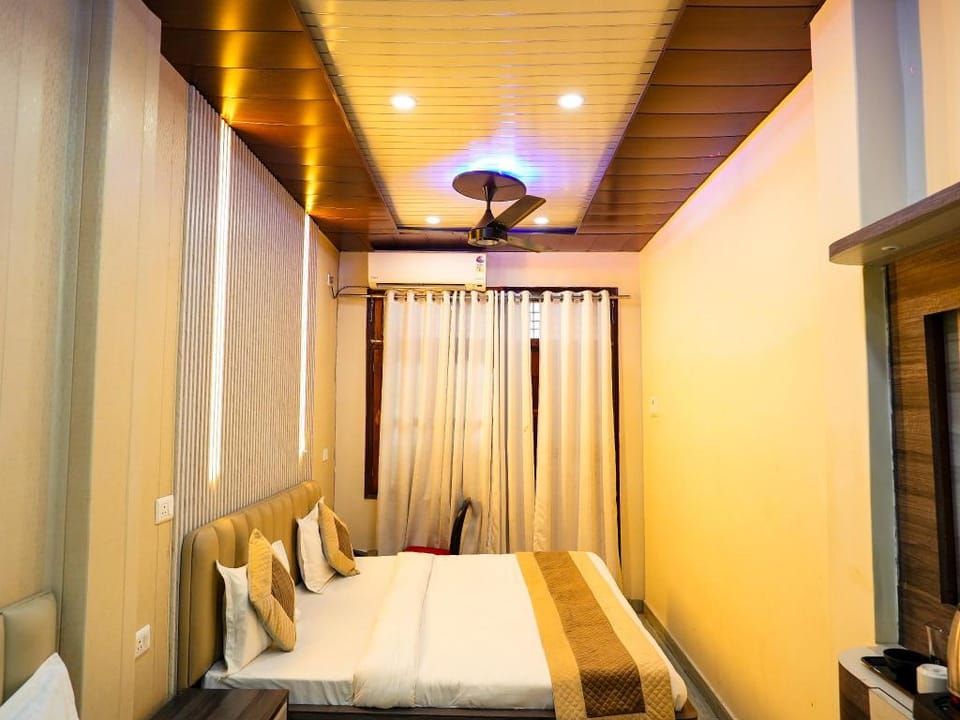 Sun High Stay Luxury Guest House Hotel in Varanasi
