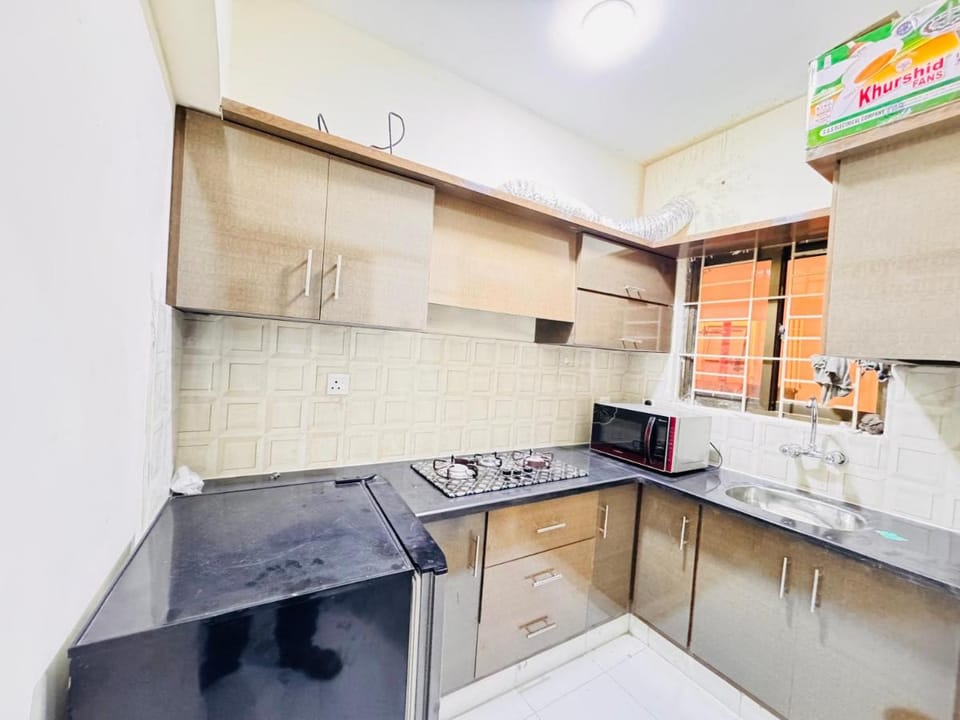 Cozy & Modern 2-Bedroom Apt Apartment in Karachi