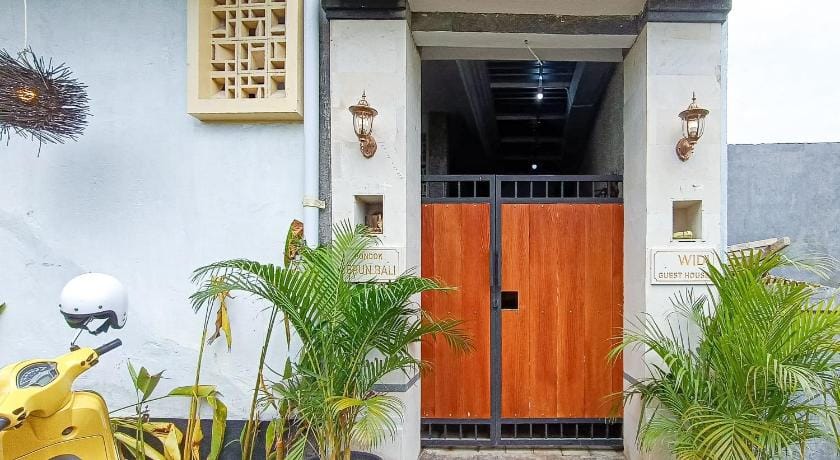 Widi Guest House near GWK Mitra RedDoorz Hotel in Bali