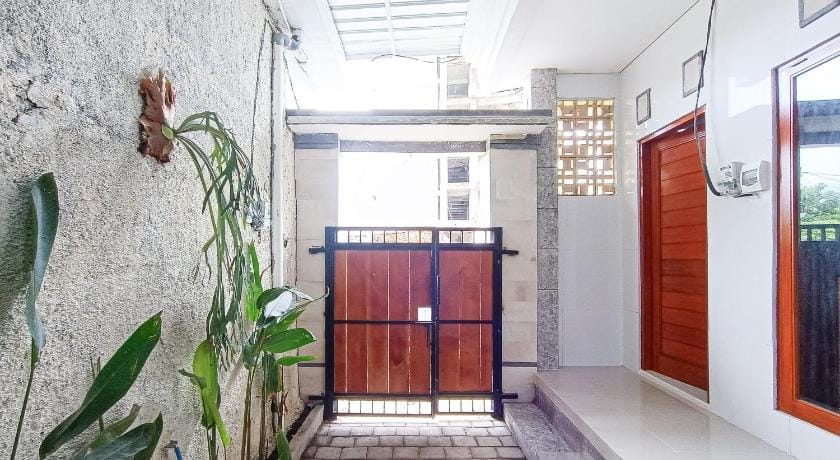 Widi Guest House near GWK Mitra RedDoorz Hotel in Bali