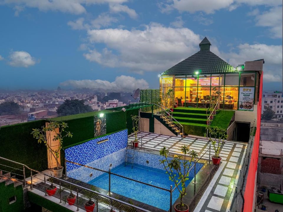 Hotel Sallow Grand Hotel in Punjab, India
