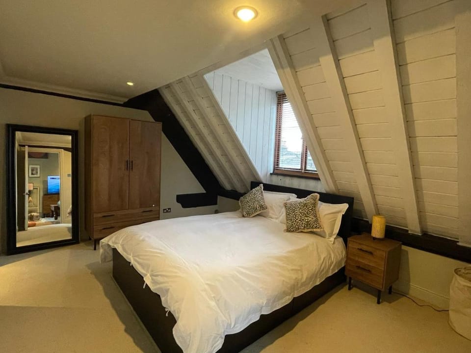 Unique Crystal Palace Park Church Conversion Apartment in Beckenham