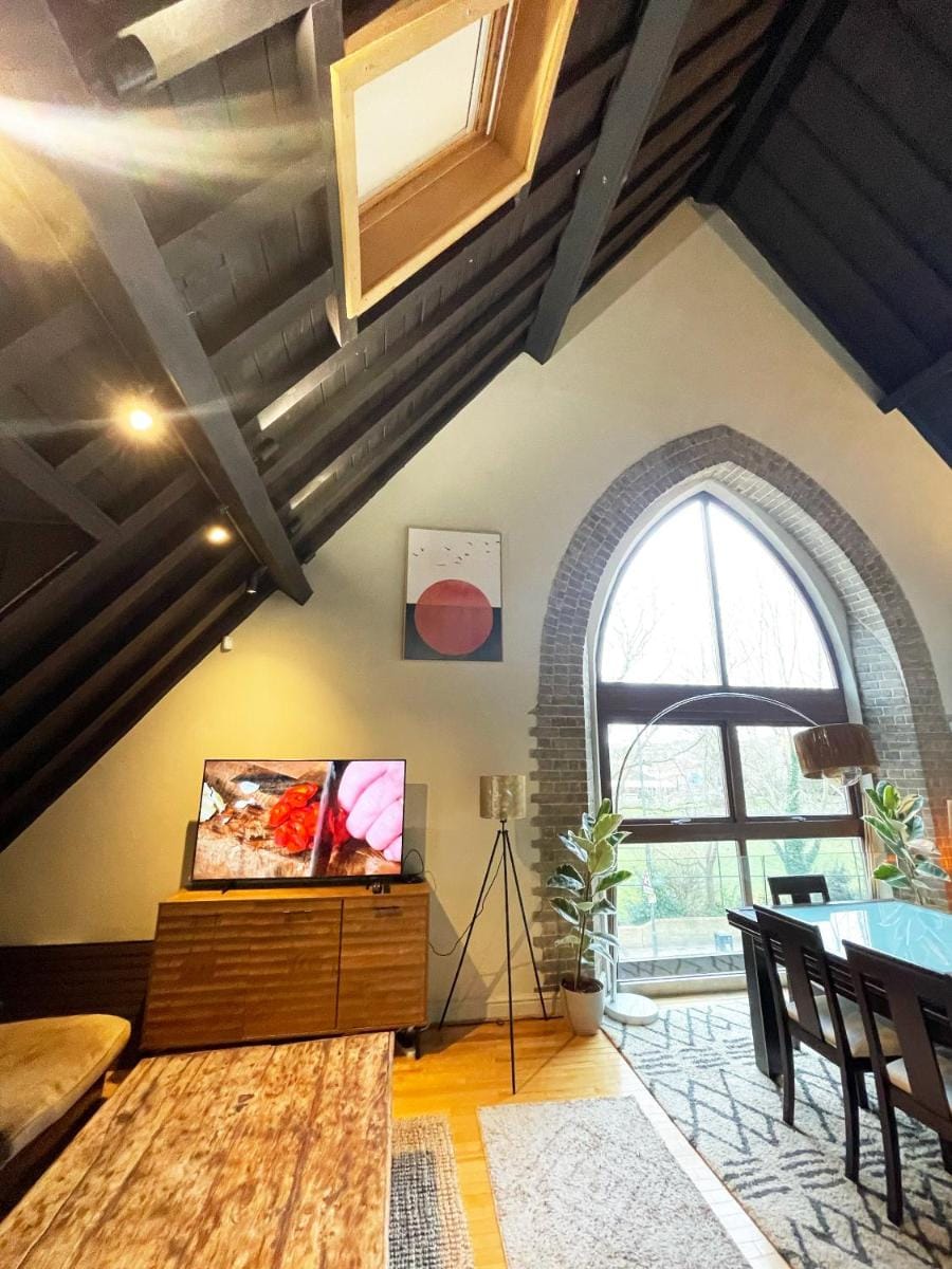 Unique Crystal Palace Park Church Conversion Apartment in Beckenham
