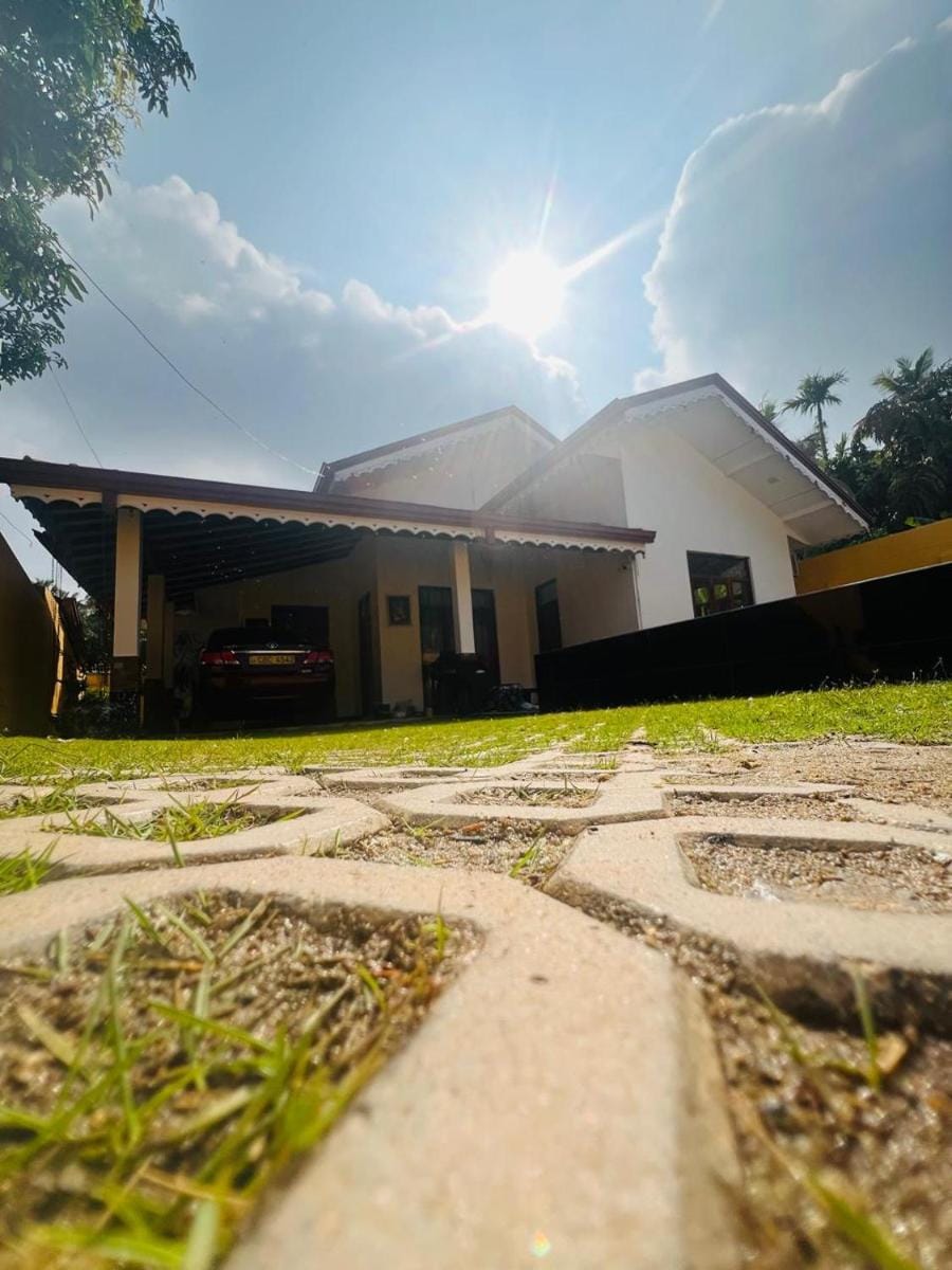 Kingz Kottage Bed and Breakfast in Negombo